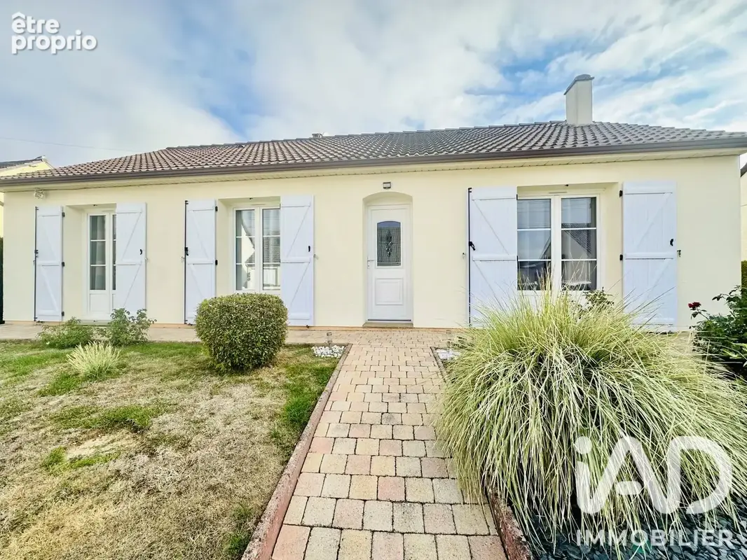 Photo 1 - Maison à FONTAINE-LA-GUYON