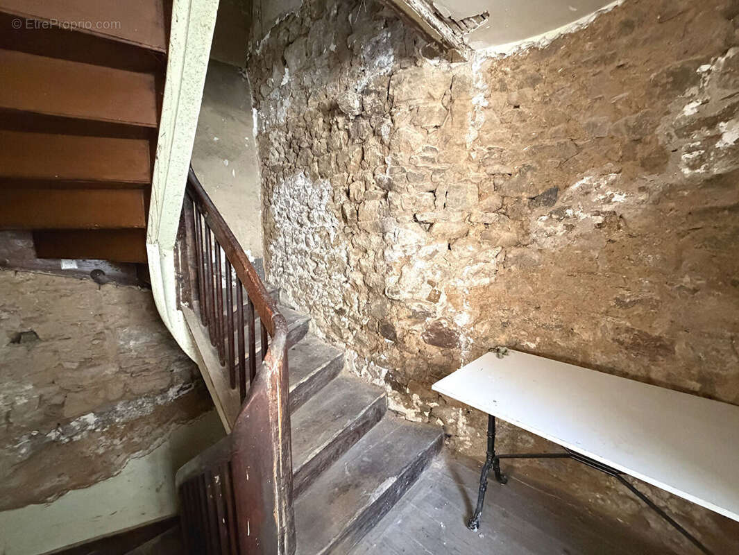 Ancienne échoppe de 1570, à rénover - photo 11