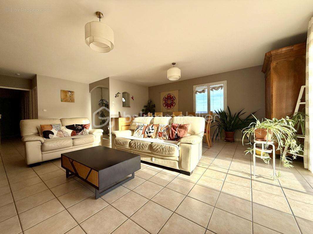 Maison à CHARVIEU-CHAVAGNEUX