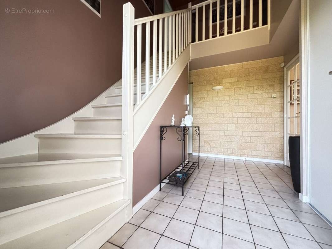 Maison 138 m² à Saint-Germain-Les-Corbeil  - photo 2