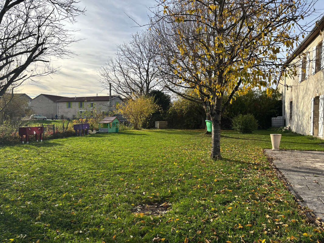 Maison à LONGCHAMPS-SUR-AIRE