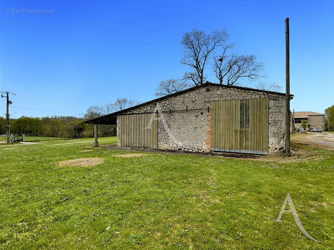 Maison à SAINT-BEAUZEIL