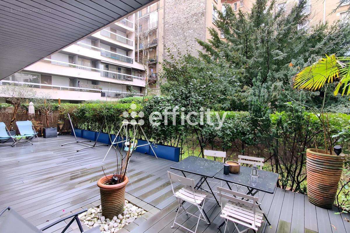 Appartement à NEUILLY-SUR-SEINE