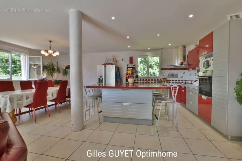 BERNAY,MAISON INDIVIDUELLE T9, DPE:C  177M  6 chambres. Terrain de 1000M² env. 319990€ - photo 3