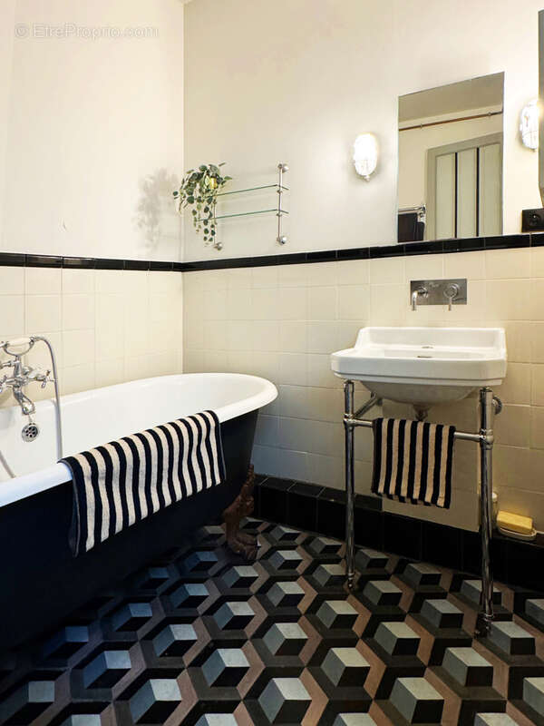 Appartement à PARIS-18E