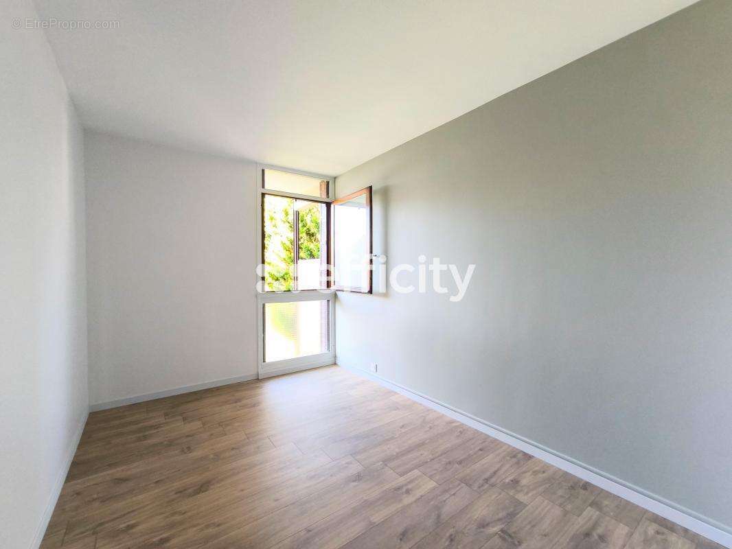 Appartement à BRIE-COMTE-ROBERT