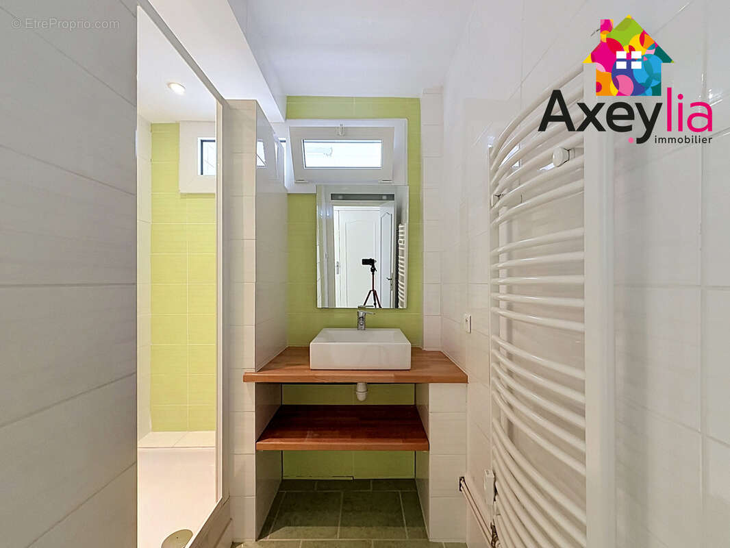A vendre - roanne proche centre ville - appartement t3 avec balcon, cave et stationnements - photo 6
