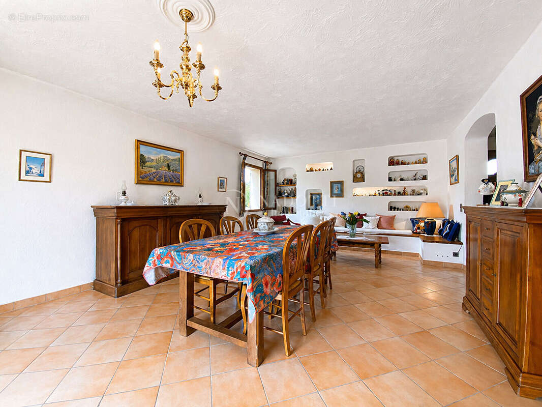 Maison à MAUBEC