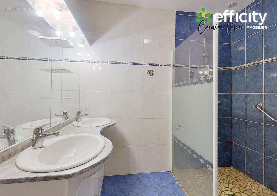 Maison à SAINT-ETIENNE-LE-MOLARD