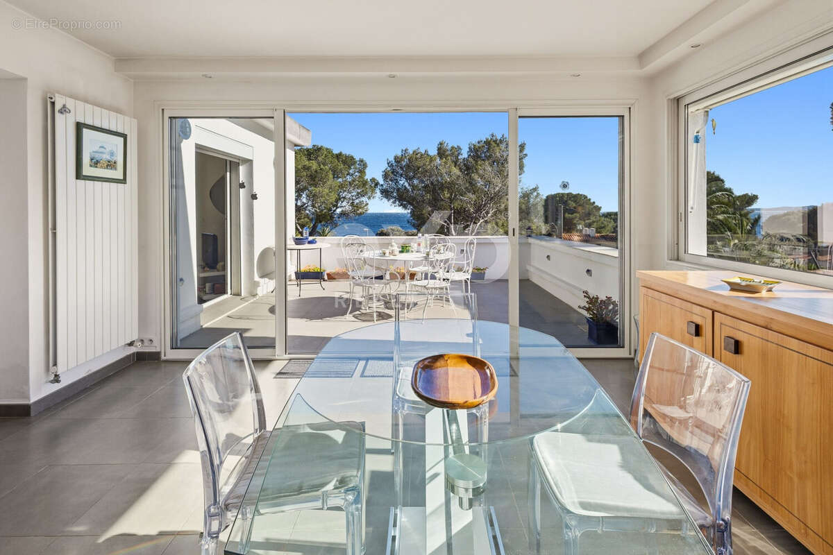 Appartement à ROQUEBRUNE-SUR-ARGENS