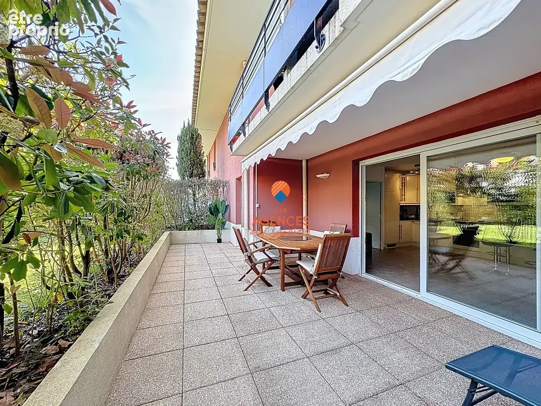 Tamaris dans residence 'standing' - splendide type 2 avec terrasse de 26 m2 et garage - photo 2