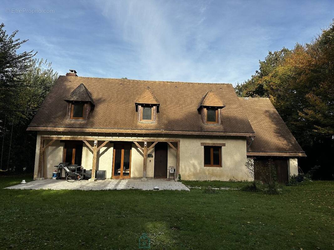Maison à SAINT-CYR-LA-CAMPAGNE
