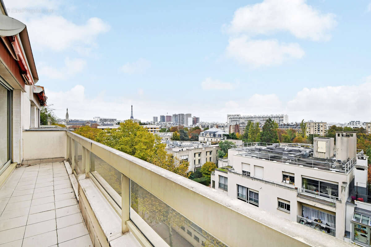 Appartement à PARIS-16E