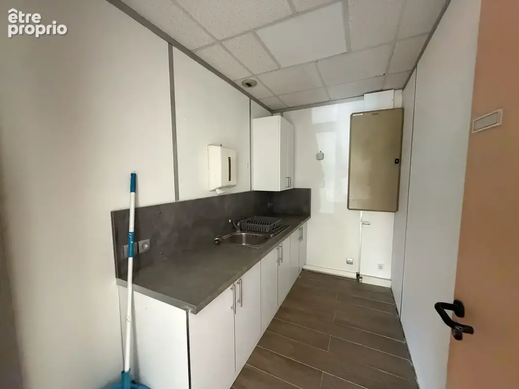 Commerce 320 m² à vendre à Trappes (78190) - photo 6