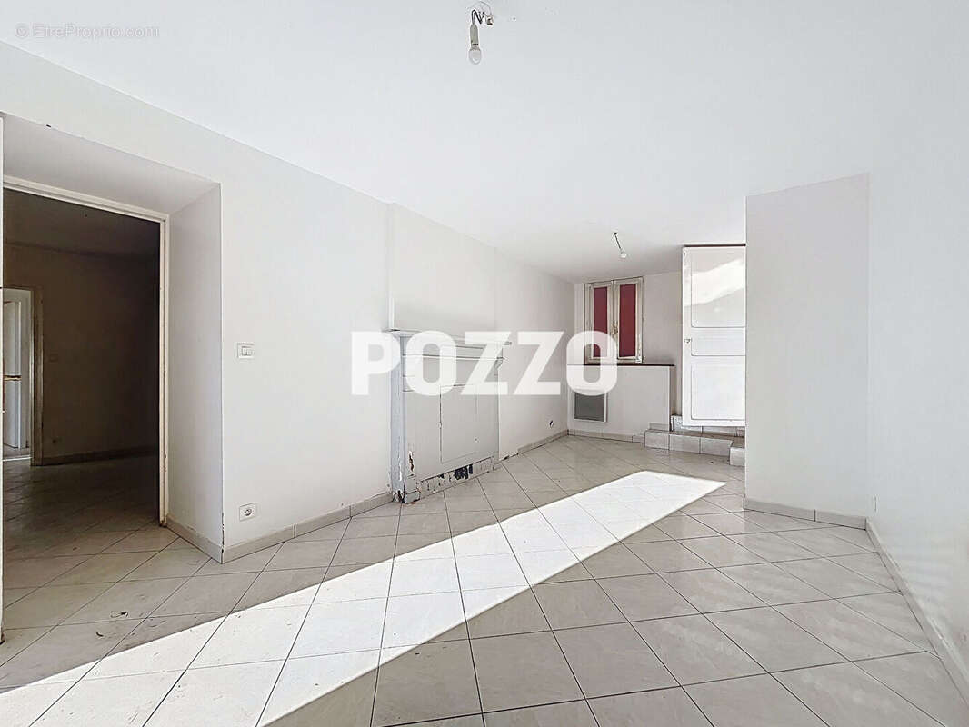 Maison à MONTAIGU-LES-BOIS