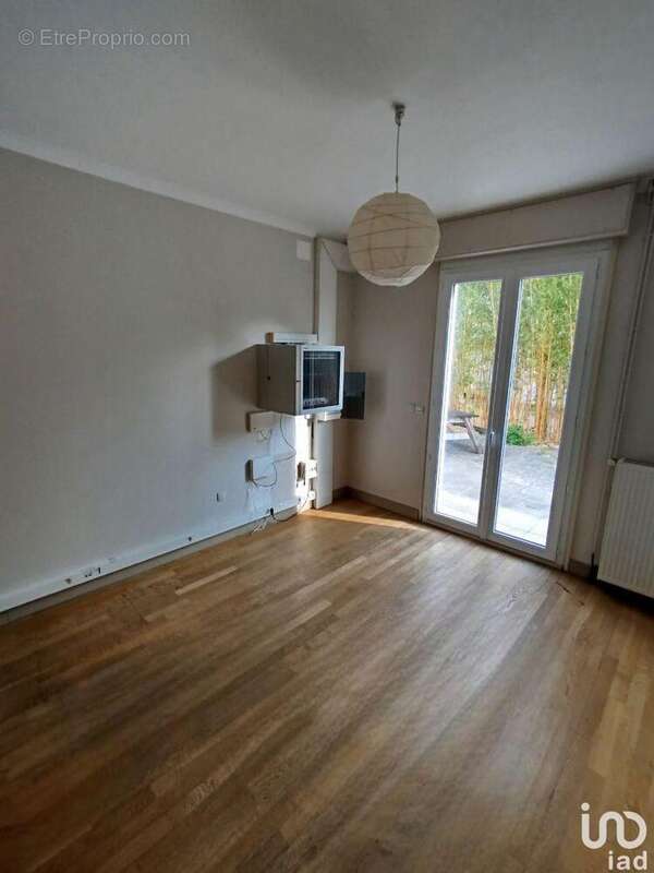 Photo 3 - Commerce à LE TAILLAN-MEDOC