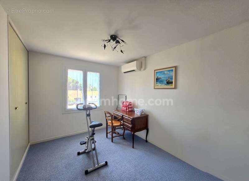 À seulement 50 mètres de la mer ! Une villa lumineuse avec jardin piscinable dans un environnement exceptionnel. Maison à vendre - photo 10