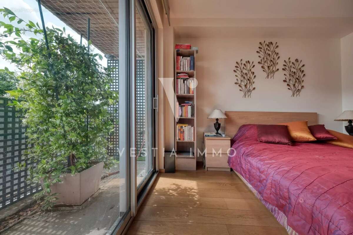Appartement à NEUILLY-SUR-SEINE