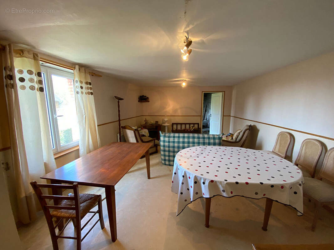 Maison à MONTCHAUVET