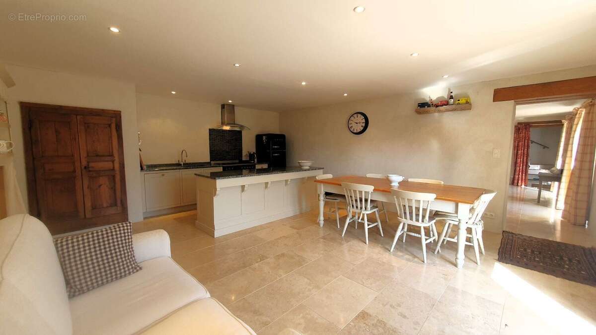 Najac. Propriété de caractère rénovée avec vue exceptionnelle - photo 4