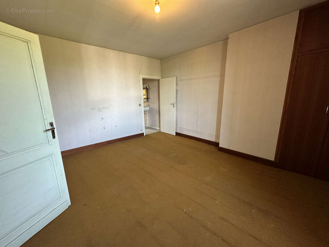 Maison à LA ROCHE-CHALAIS