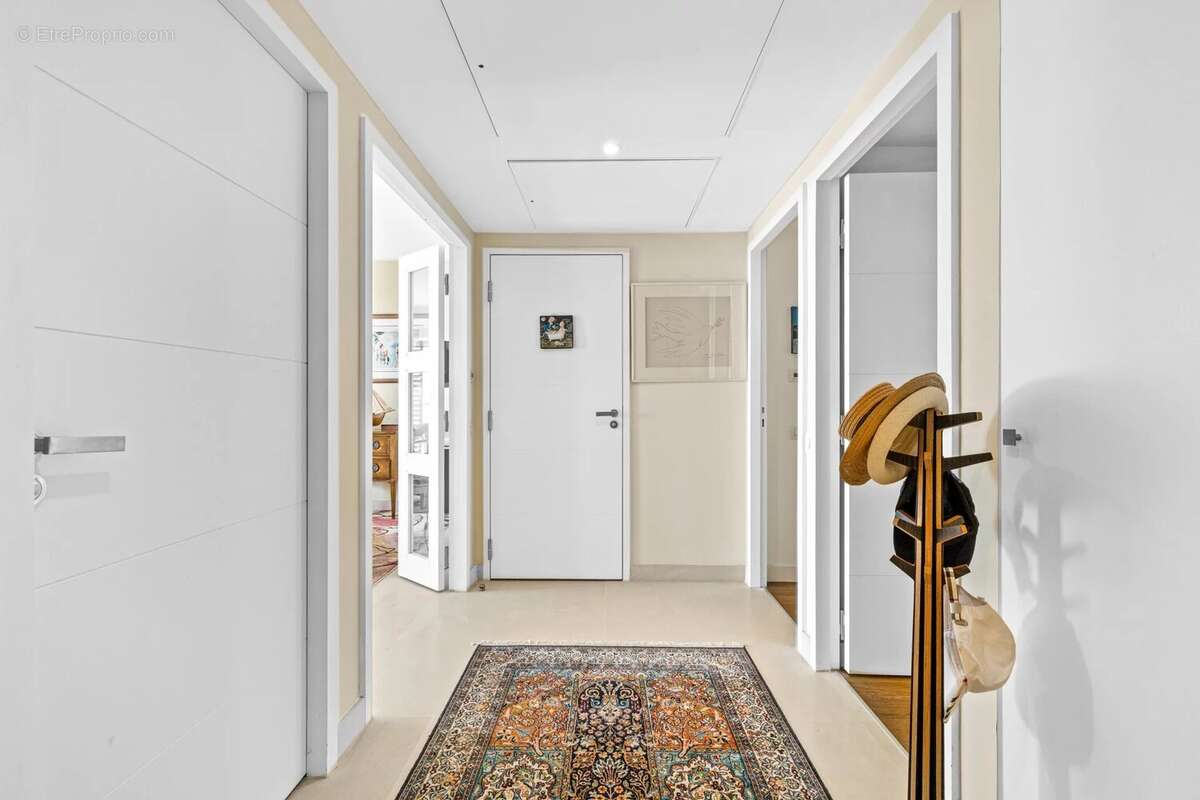 Nice vinaigrier – résidence de prestige "blanche de castille" – 3 pièces de 62 m² – vue mer panoramique & baie des anges – pisci - photo 11
