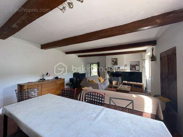 Montlaux-ferme de 145m² environ, 4 chambres, hangar de 80m², plus de 15 hectares de terrain - photo 7
