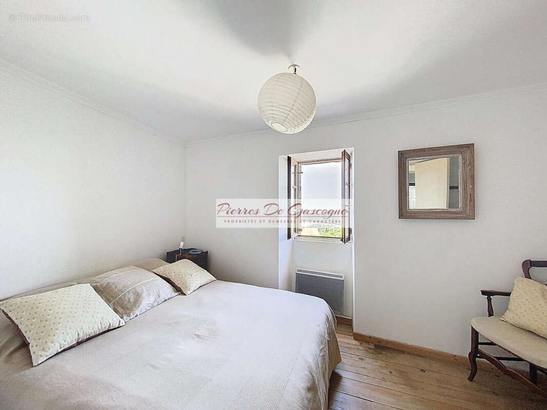 Maison à VIC-FEZENSAC