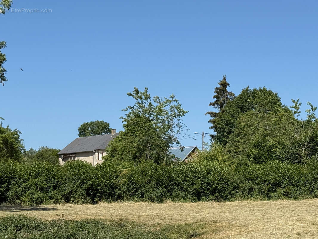 Maison à SAINT-JULIEN-LA-GENESTE