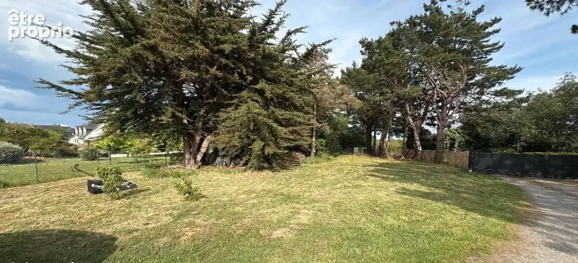Très beau terrain constructible de 805m2 entre St Armel et St Colombier , à 700m du Golfe - photo 1