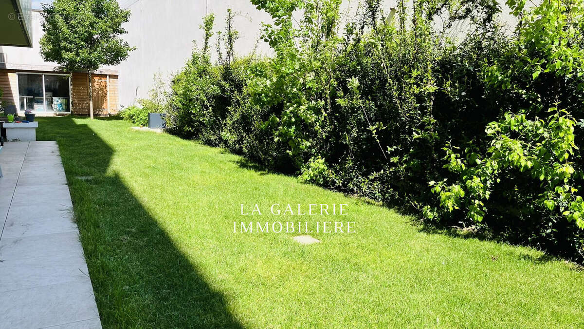 Appartement à COURBEVOIE