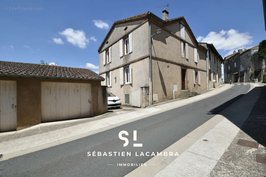 Maison à SAINT-JUERY