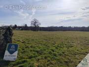 Terrain à SAINT-JUNIEN