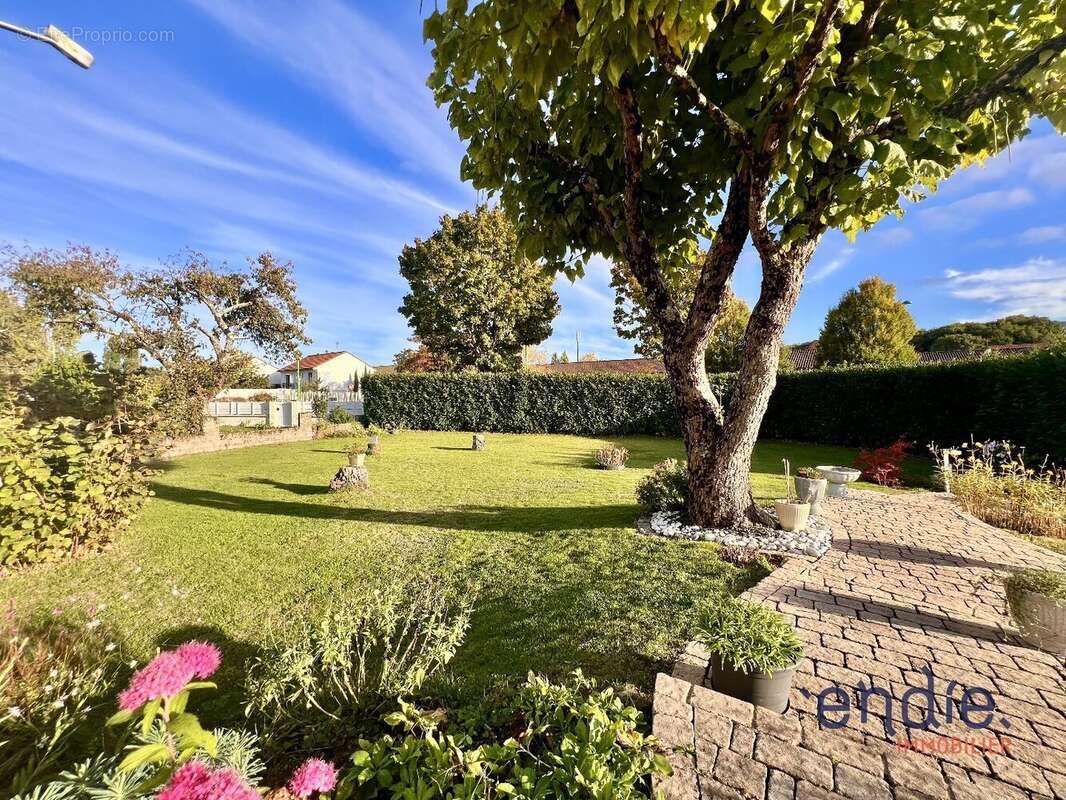 Maison à FONTAINE-LE-COMTE