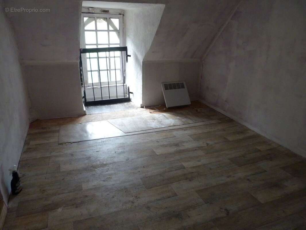 Maison à SAINT-HILAIRE-DE-COURT