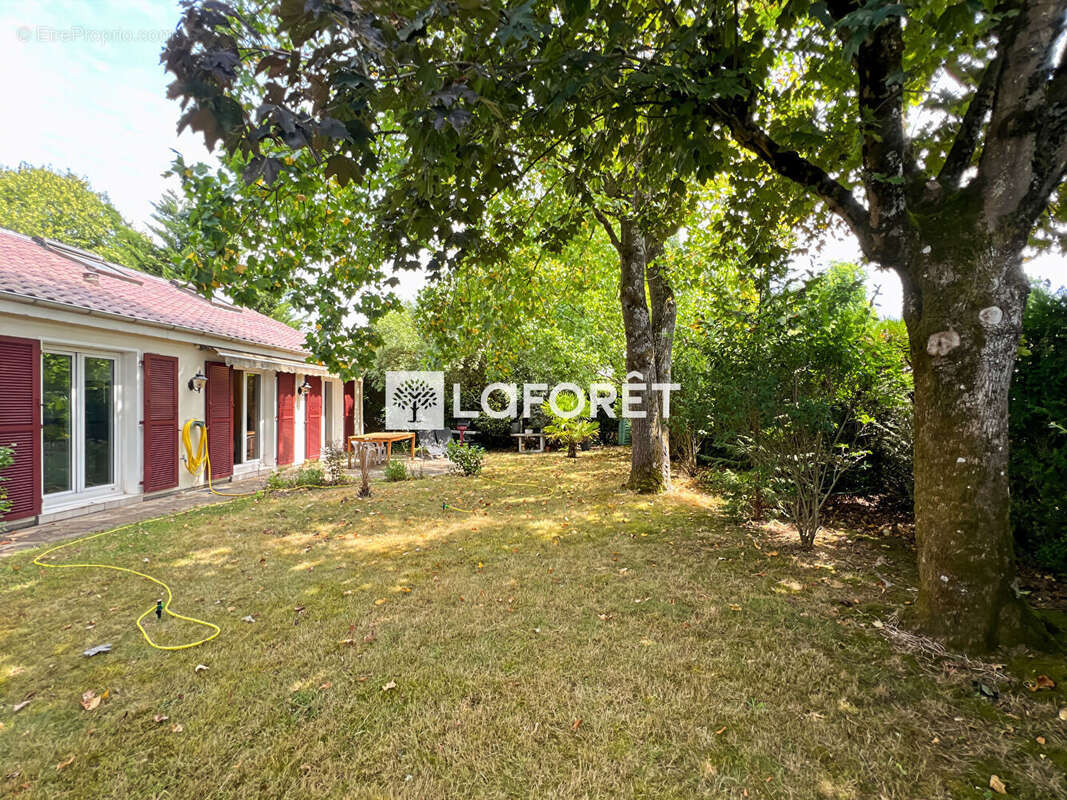 MENNECY - Village Levitt - Maison familiale indépendante 7 pièces - 137 m² - Terrain de 680 m² - photo 5