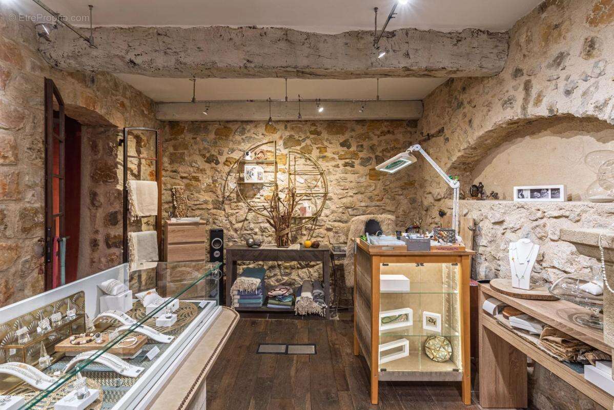 Commerce à VALBONNE