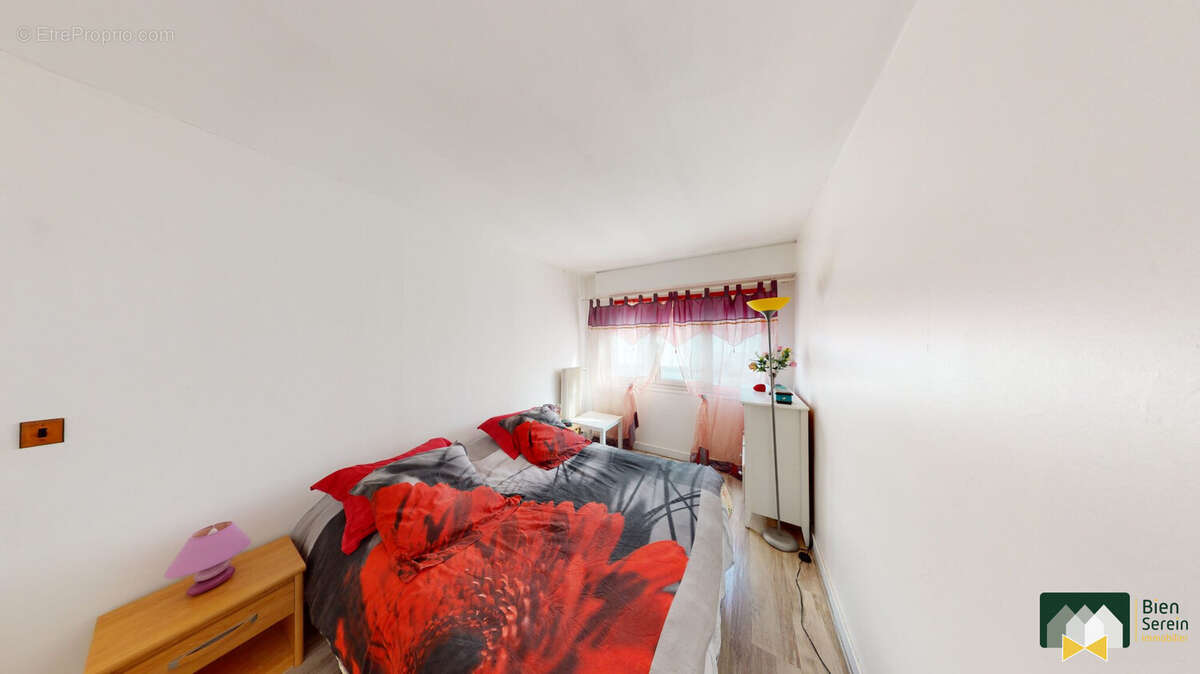Chambre 2 - Appartement à CHARTRES