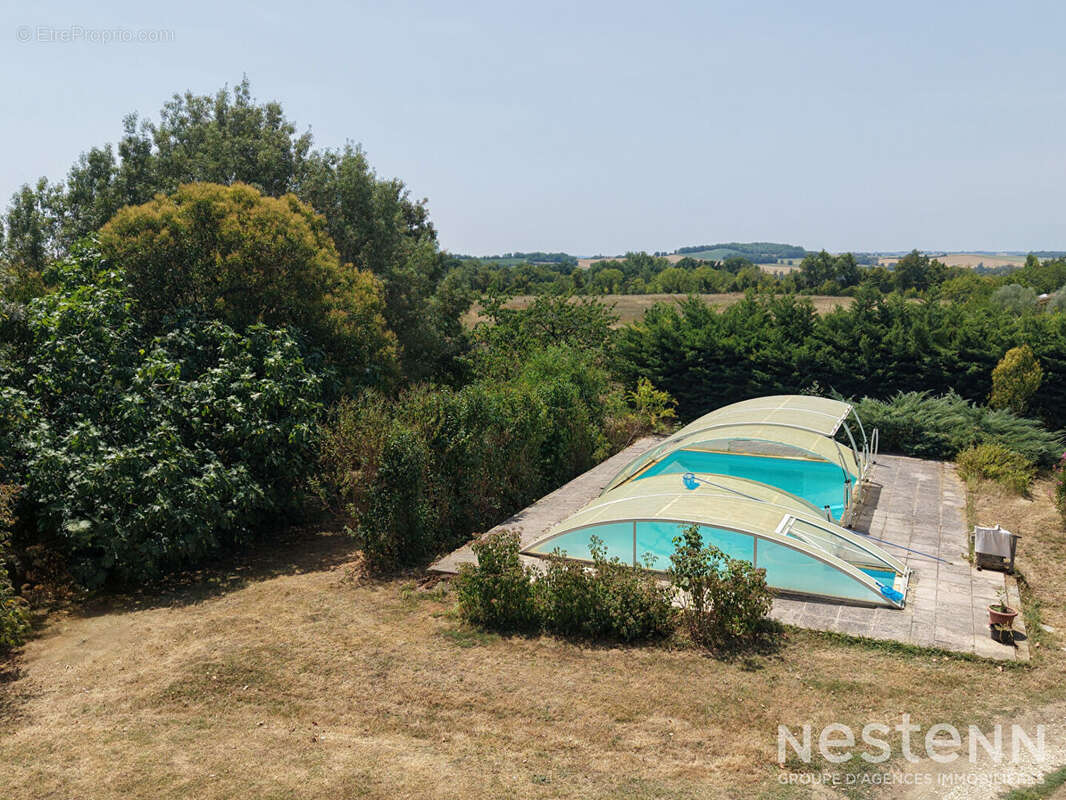 A Vendre Maison en pierre rénovée avec dépendances sur plus de 6 600 m² à Saint-Puy - photo 5