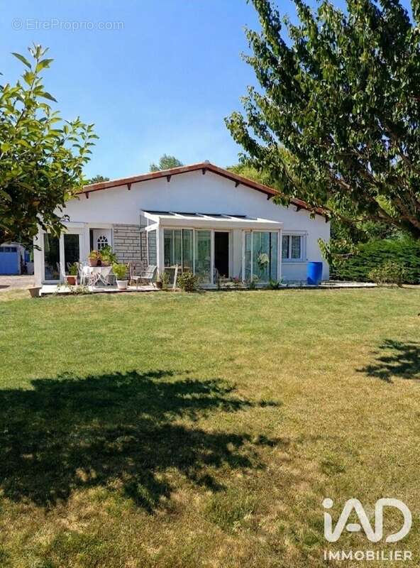 Maison 87 m² à Saint-Jean-D'angle  - photo 2