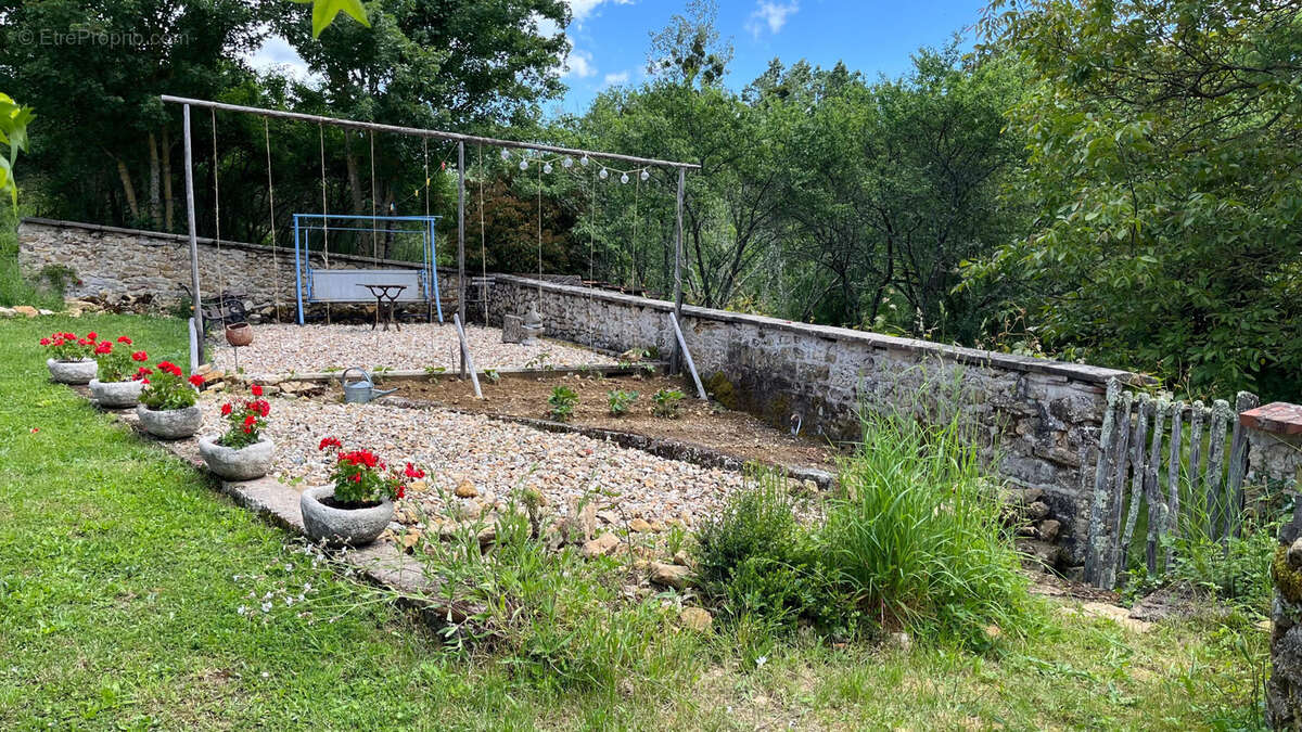 Maison à VICQ-EXEMPLET