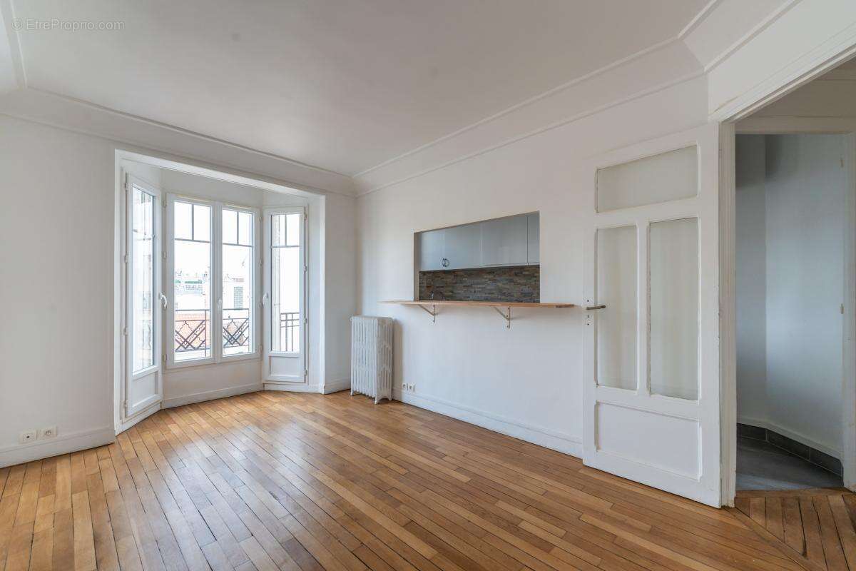 Appartement à PARIS-14E