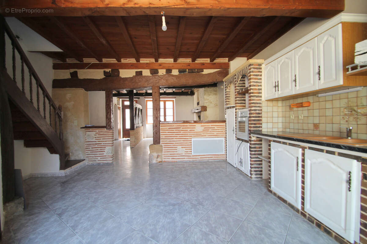 Maison de village de caractère à vendre– 109 m² – 3 chambres + Grenier aménageable (67 m²) - cour extèrieure - photo 3