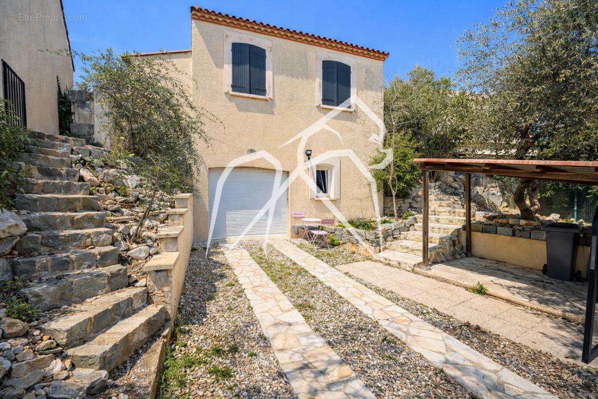 Maison à COURNONSEC