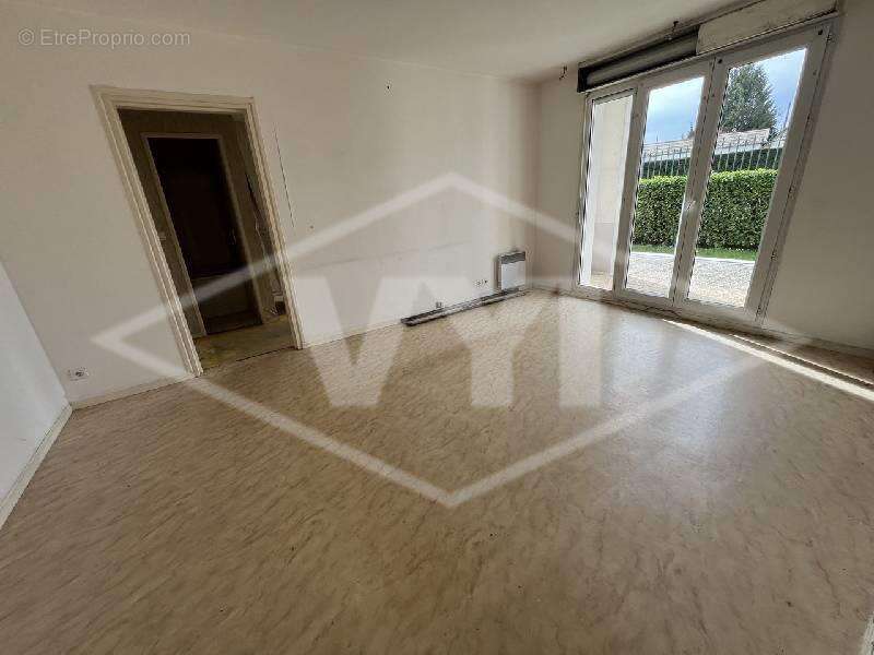 Appartement à COMBS-LA-VILLE