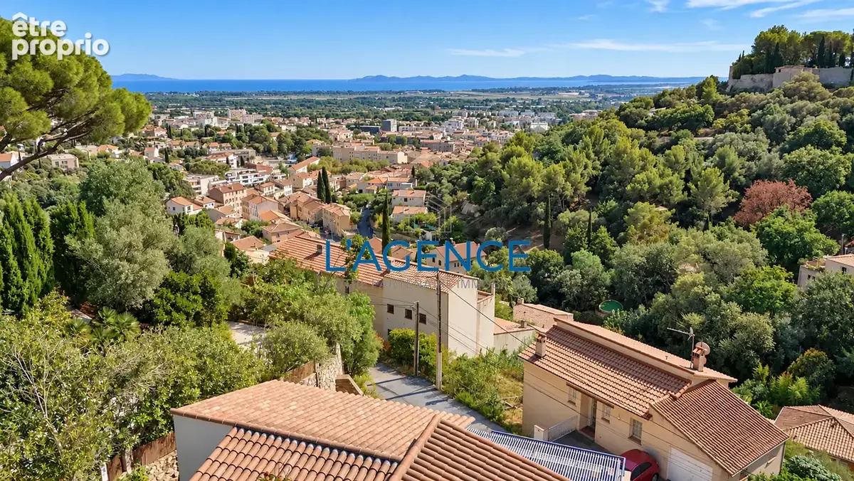 Villa d'architecte avec vue mer et piscine, en impasse au calme, avec accès à pied au centre ville de Hyères - photo 2