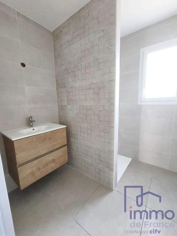 Maison 92 m² à Saint-Cyprien  - photo 8