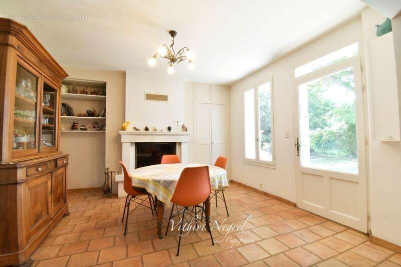 Propriété à vendre 8 pièces et annexe  MOURIES (13) - photo 4