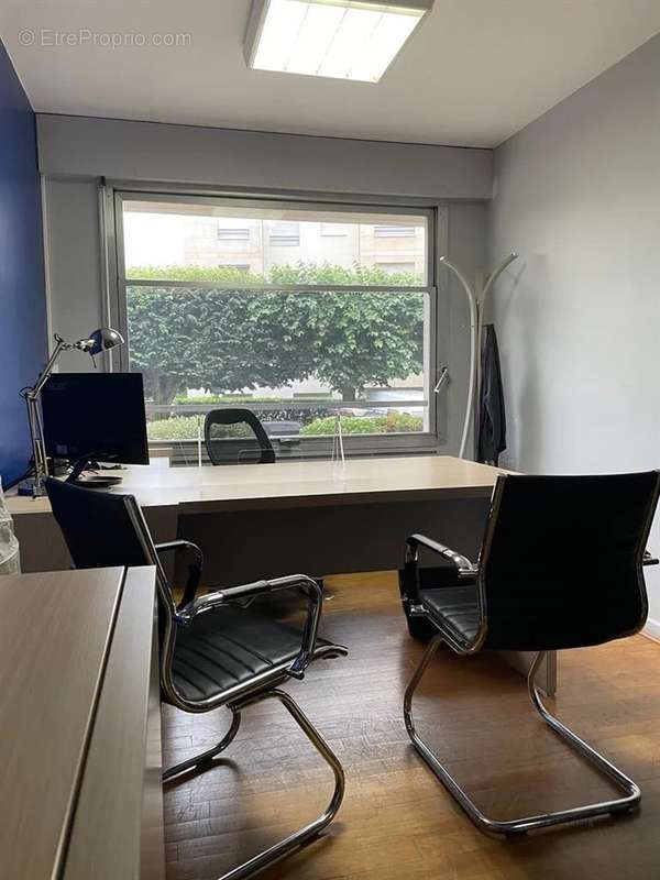 Commerce à COURBEVOIE