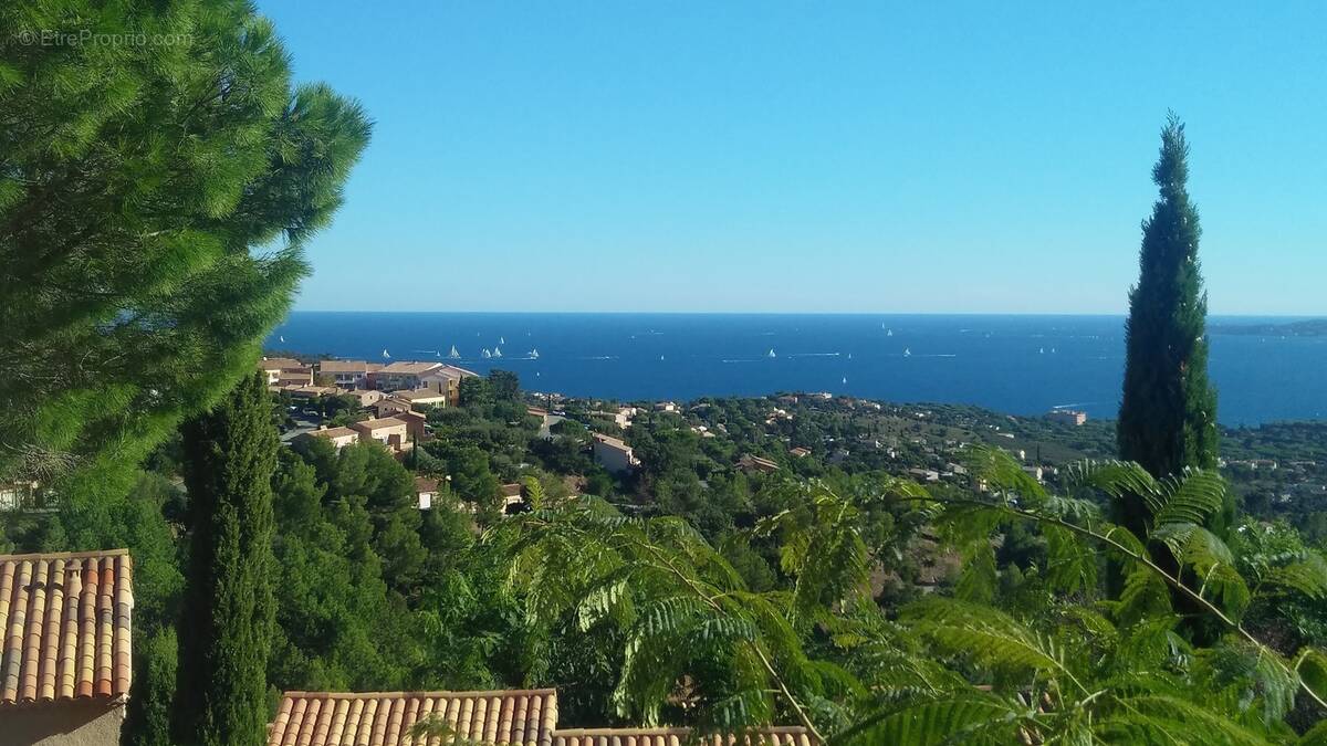 Appartement à ROQUEBRUNE-SUR-ARGENS